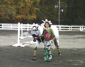 cececostume2.jpg (24976 bytes)